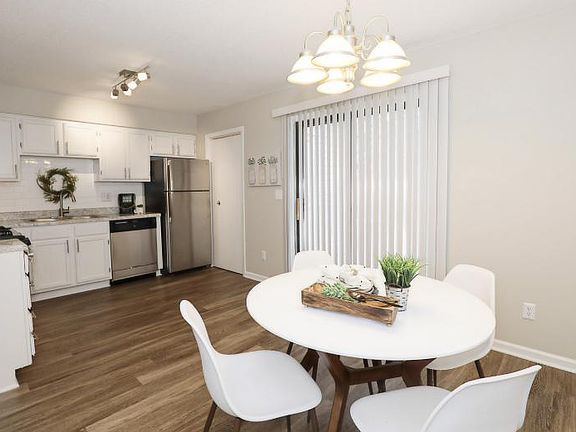 Spacious eat in kitchen!