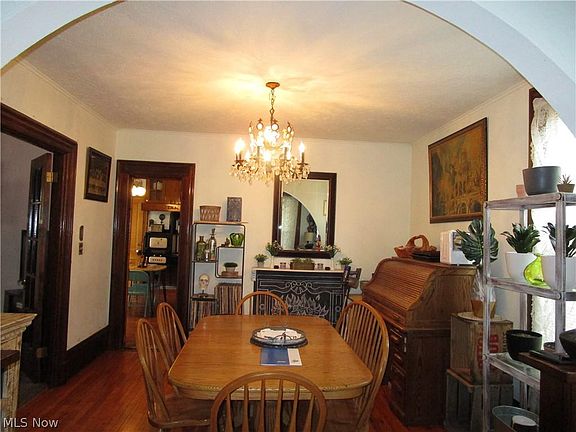 5th image of 484 N Broadway
