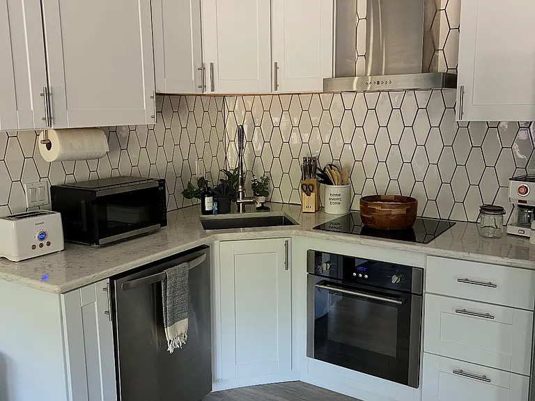 610 E 32nd St #B — Photo 2