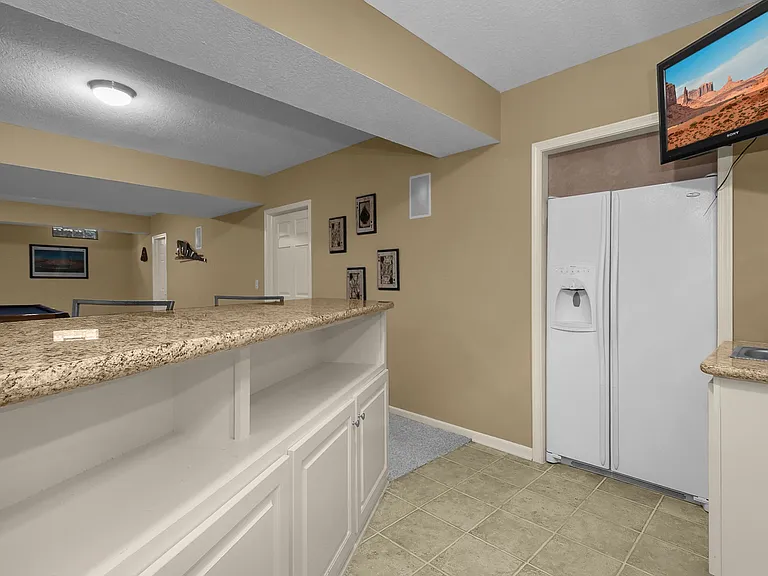 5464 Sandy Dr — Photo 7