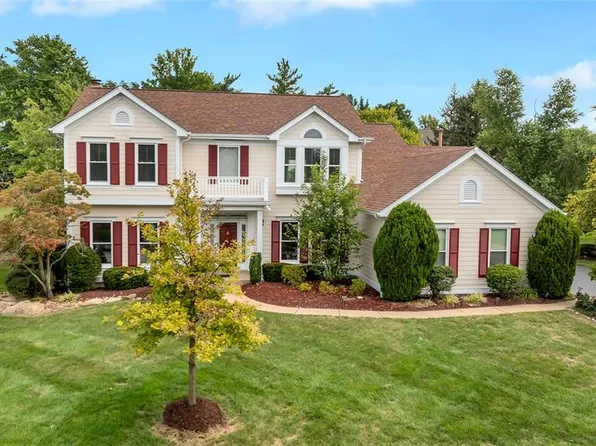 821 Heatherhaven Dr, Ballwin, MO 63011