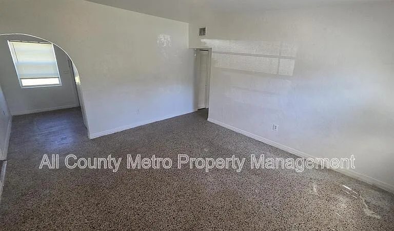 1220 Linda Ln — Photo 5