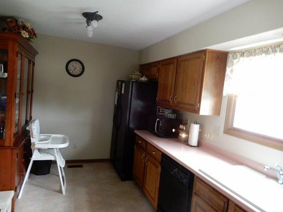 5th image of 400 Cambridge Dr