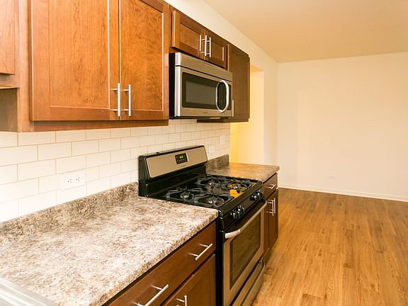 4th image of 4031 N Kenmore Ave APT 201