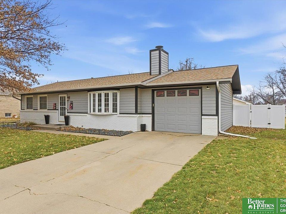 1st image of 700 W R St