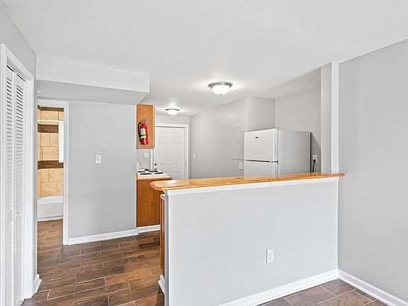 2nd image of 961 Desoto St SW #15