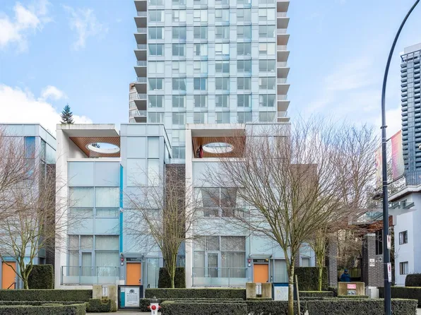 5822 Patterson Ave, Burnaby, BC V5H 0G4