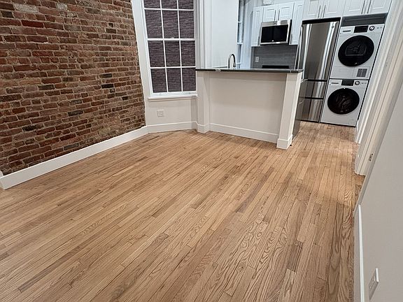 3rd image of 240 E 21st St APT 3FW