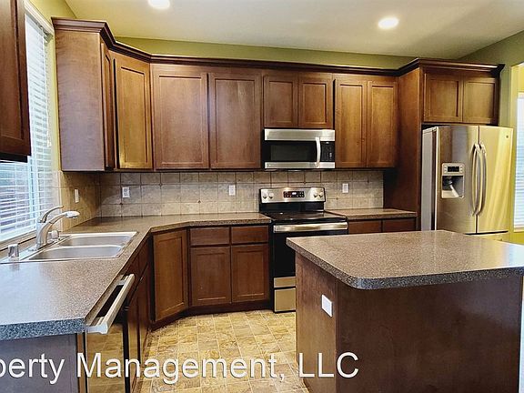 5th image of 3812 Ingleside Dr SE