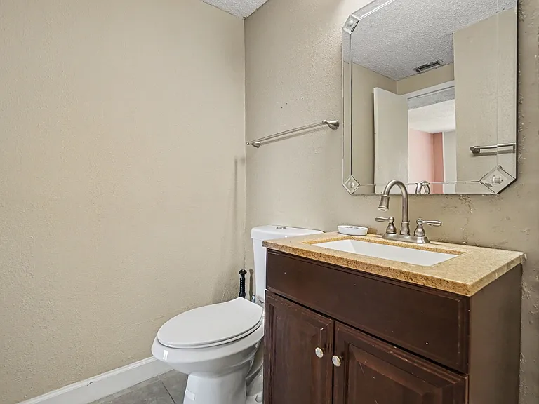 2285 Peachtree Rd NE — Photo 9