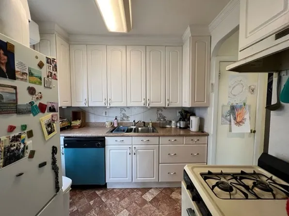 1046 East 32nd Street image 7 of 12