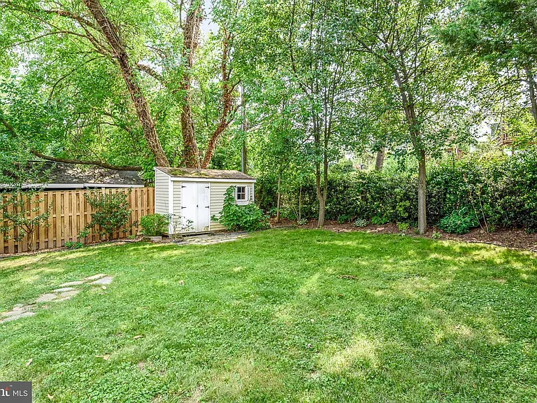 205 W Cameron Rd — Photo 23