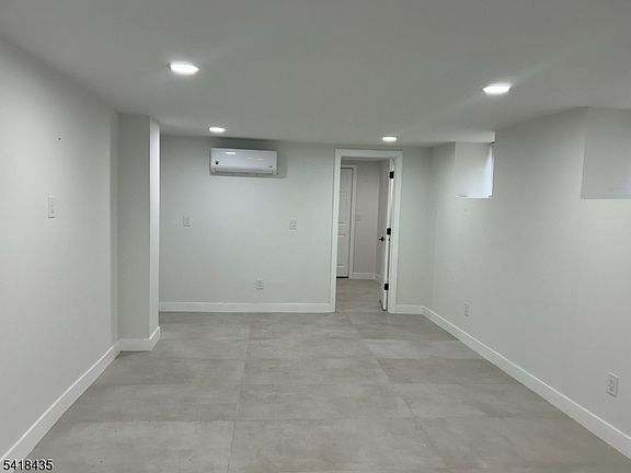 3rd image of 437 Bramhall Ave #1B
