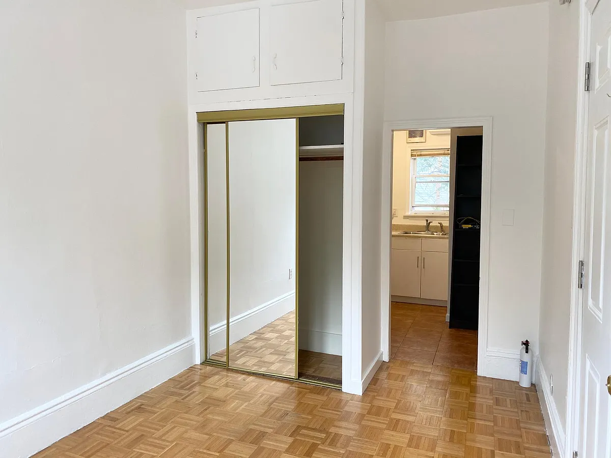 Building Photo - 264 6th St #2