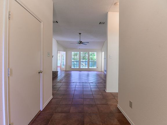 4th image of 157 Summerhill Dr
