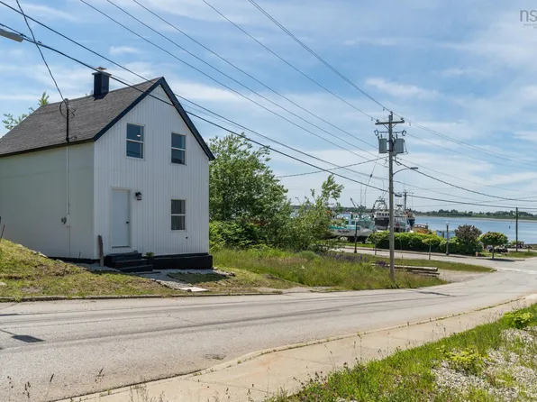 7 Pearl St, Yarmouth, NS B5A 3M4
