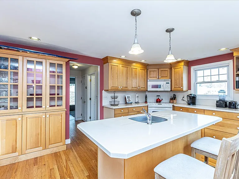 52 Albemarle Ave — Photo 17