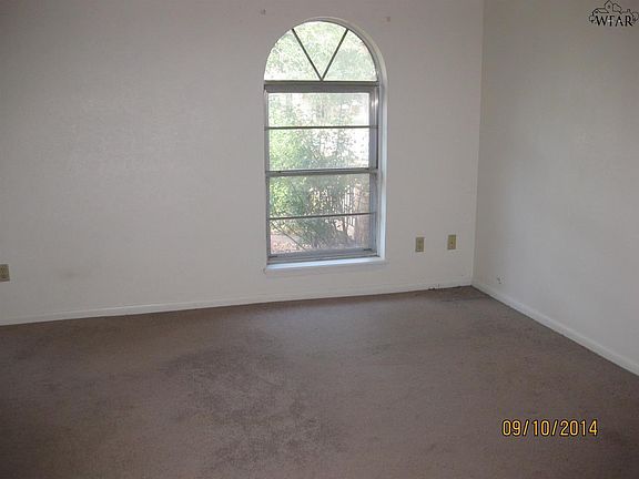 5th image of 903 Dosia St