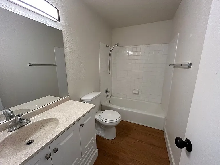 Cottonwood Creek Apartments — Photo 39