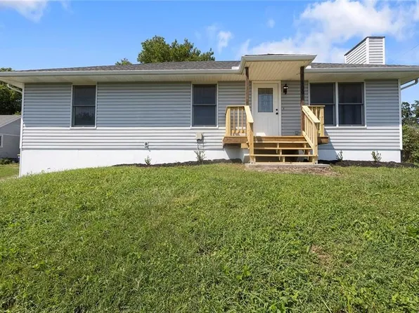 500 S Commercial Ave, Smithville, MO 64089