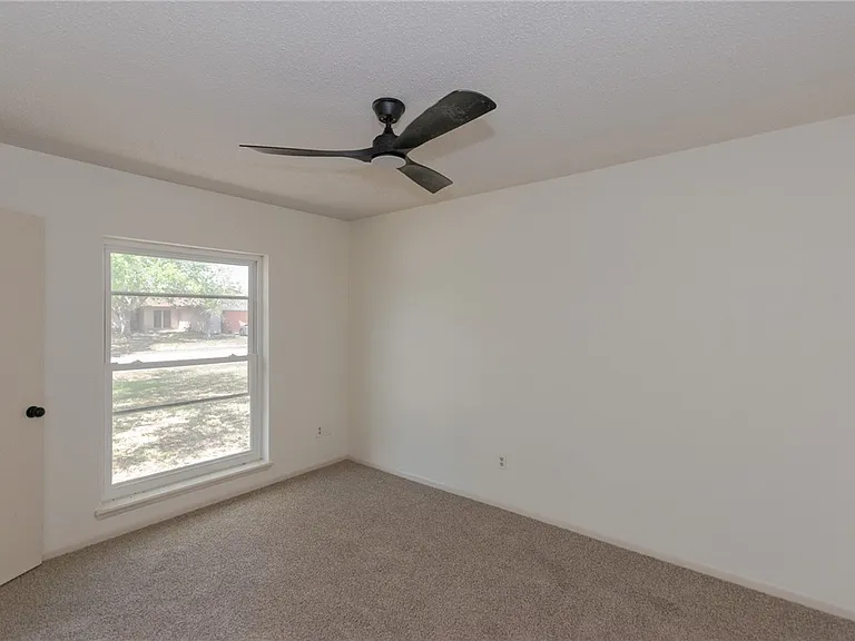 2240 Lombardy Dr — Photo 6