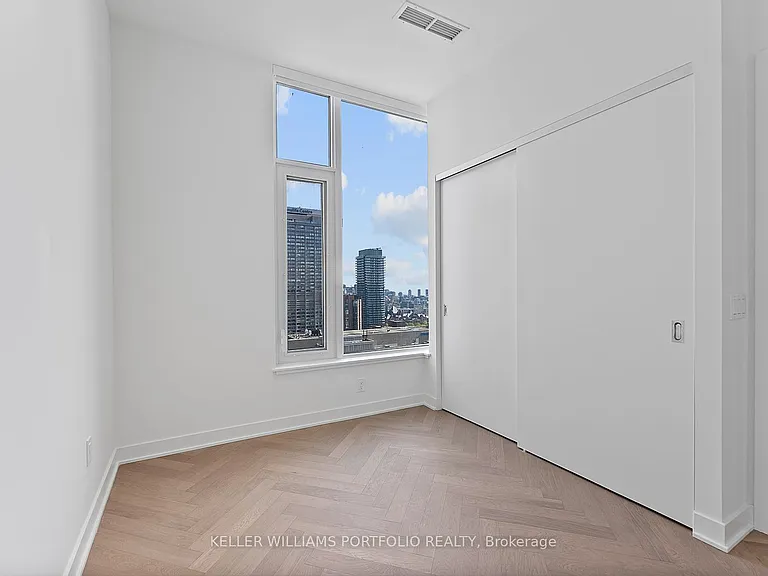 11 Yorkville Ave #2907 — Photo 19