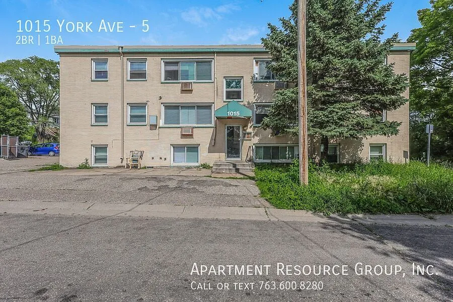 2 Bed/1 Bath Apt for Rent in St Paul! Off Street Parking Included! — Photo 1