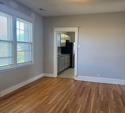 4th image of 6751 Crest Ave #2