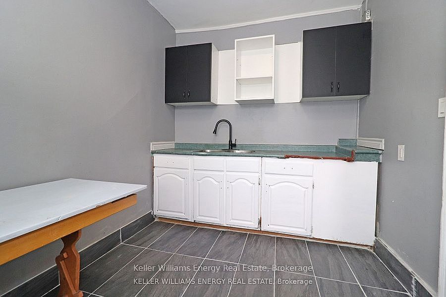 1st image of 84 Simcoe St N #1