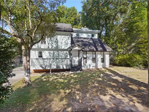 1596 Village Dr, Norcross, GA 30093