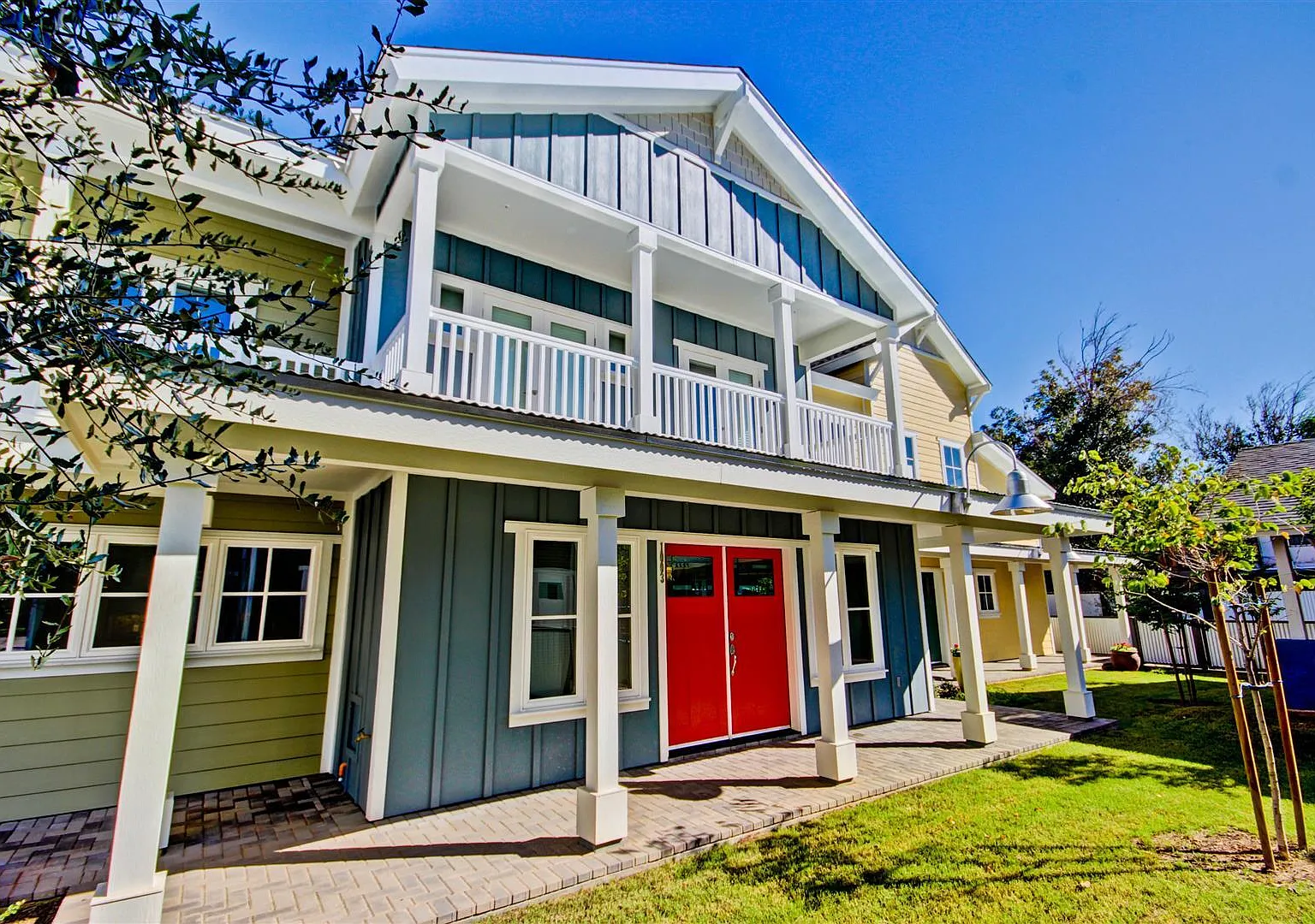 3 bed, 3.5 bath, 1985 sqft, $2,695 — Photo 1