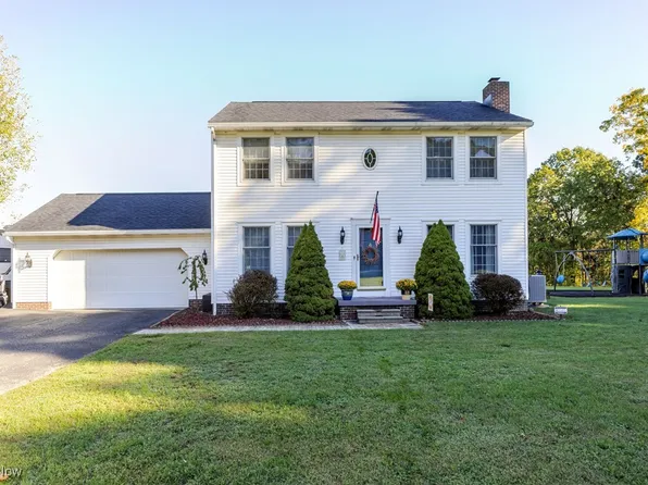 226 High Acres Dr, Chester, WV 26034