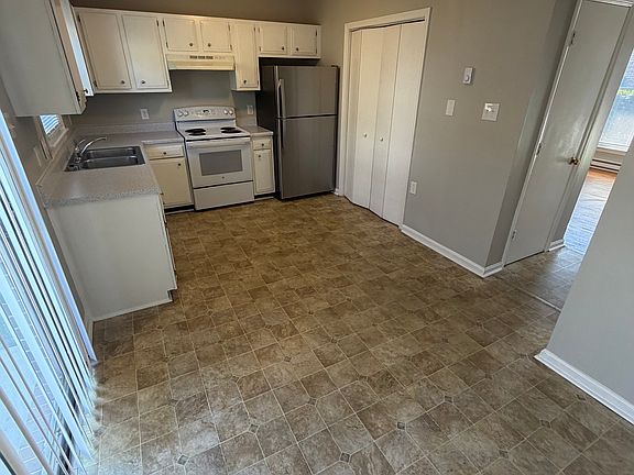 3rd image of 14 Raleigh Ct
