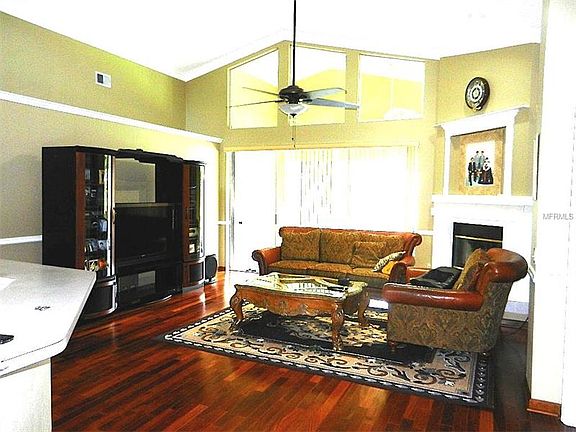 4th image of 15009 Meadowlake St