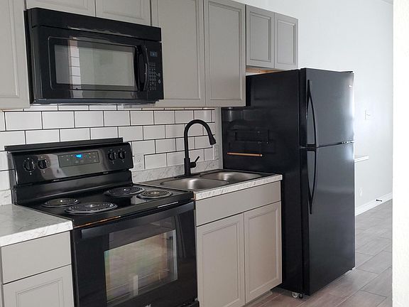 2nd image of 2627 Perez St #1