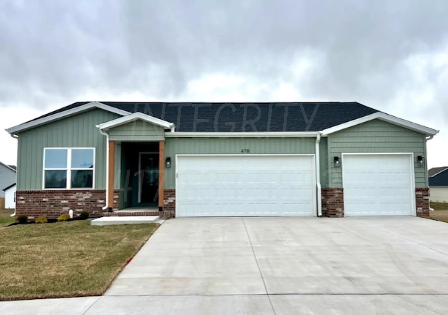 4 bed, 1610 sqft, $2,000 — Photo 1