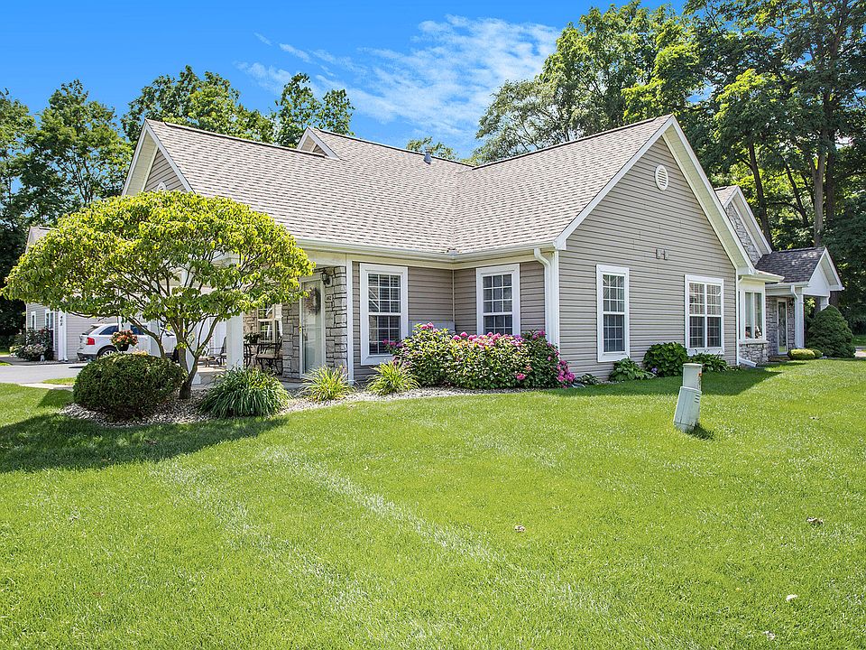 1st image of 462 Ashton Lake Dr