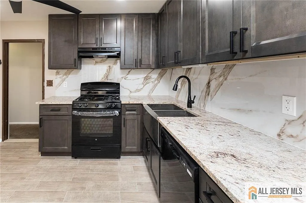4 bed, 2.0 bath, $3,995 — Photo 3