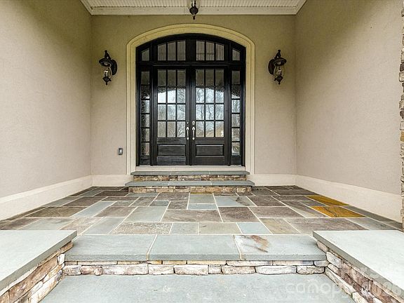 3rd image of 1805 Mount Isle Harbor Dr