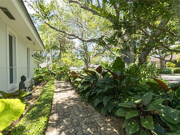 5th image of 7585 SW 163rd St