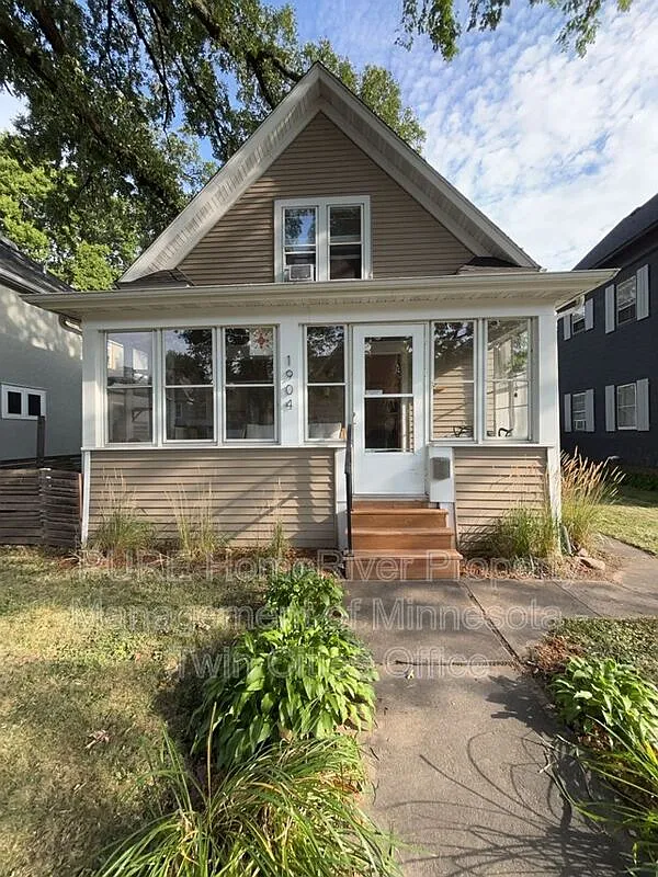 2 bed, 1.0 bath, 1022 sqft, $1,950 — Photo 1