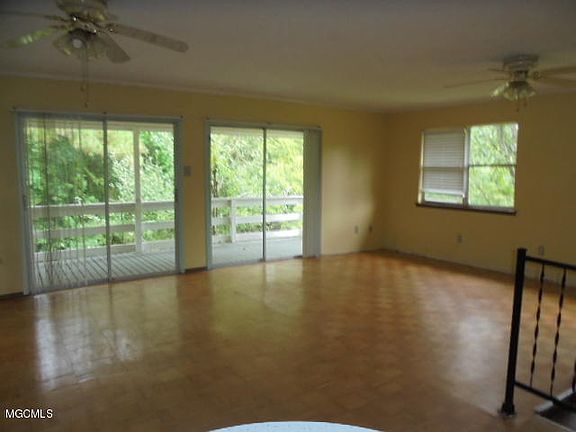 4th image of 22418 Maes Ln