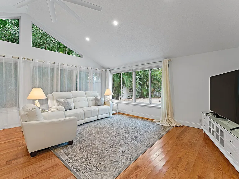 460 Sunrise Way — Photo 33