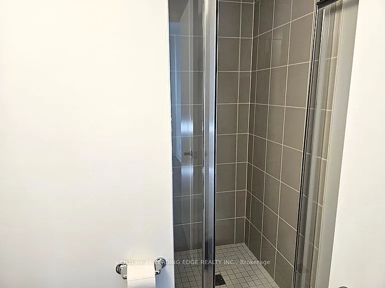 10 Spruce Pines Cres #1 — Photo 7