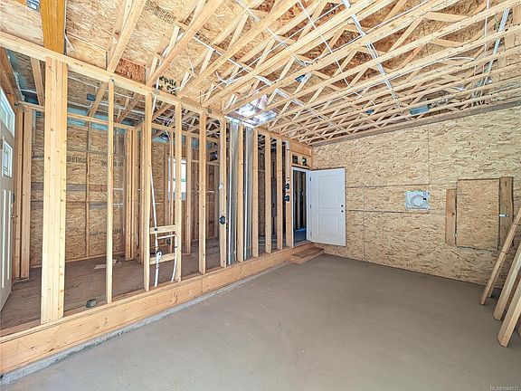 4th image of 1348 McKinley Rd