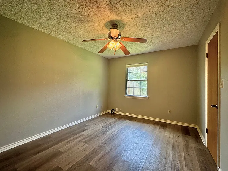 313-315 Brookwood Dr — Photo 9
