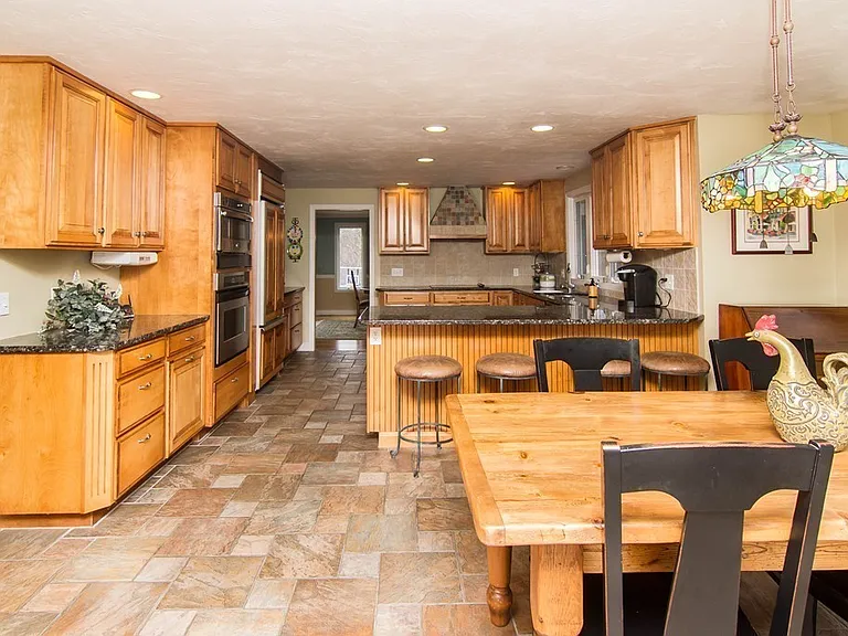 23 Hunting Ln — Photo 6