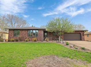 630 Menke Ave, Shakopee, MN 55379