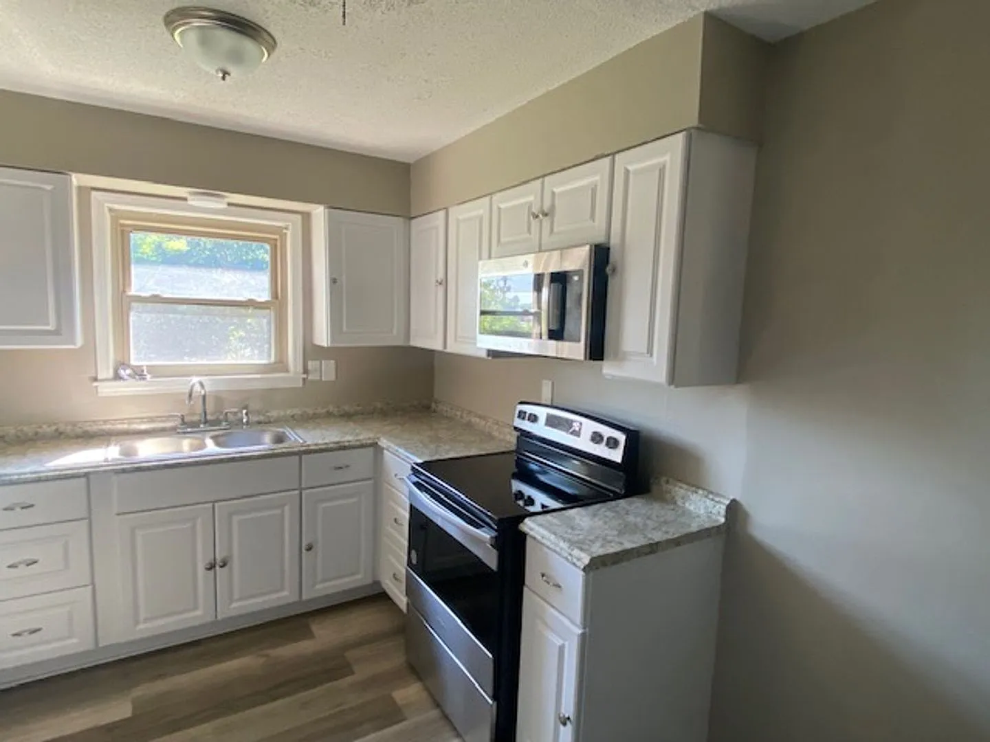 Renovated 3 Bedroom 1.5 Bath Home for Rent! — Photo 3