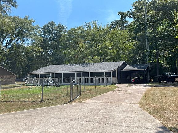 2nd image of 132 Dogwood Ln